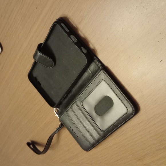 CELL PHONE CASE - Black - For Older Generation iPhones - Picture 2 of 4